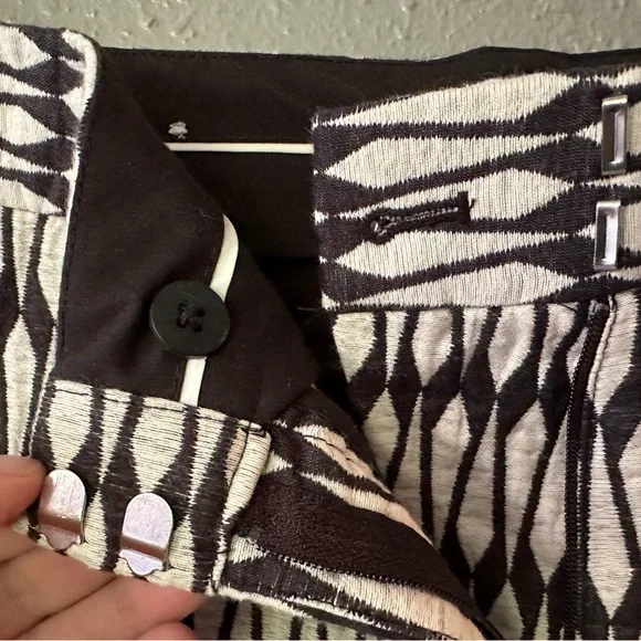 Woman’s Joe Fresh Brocade Cream and Black Shorts Size 8 New Used Condition - Picture 6 of 9